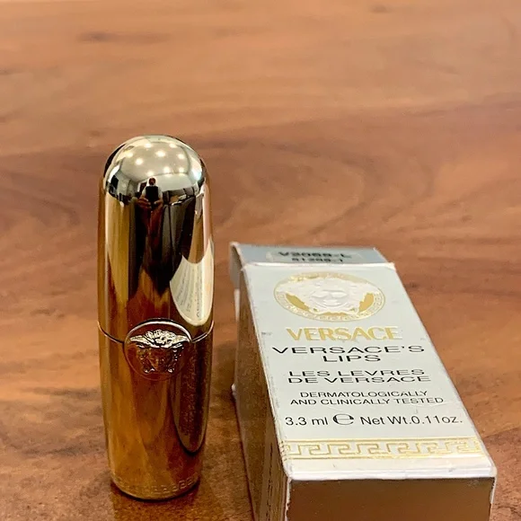 Versace - Picture 2 of 9